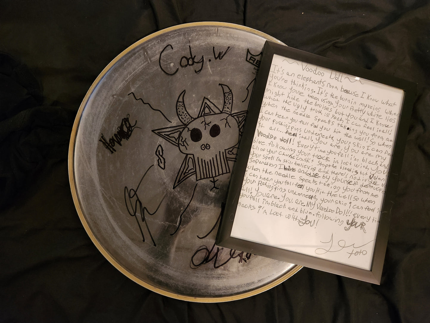 The funeral portrait drum head and lyric sheet
